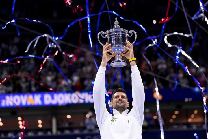 Djokovič získal štvrtým triumfom na US Open 24. grandslamový titul. Uctil si TÚTO legendu